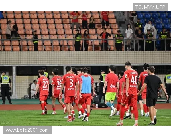 中甲冲超大战进入白热化铁人即将锁定名额广州豹紧追铜梁龙形势激烈